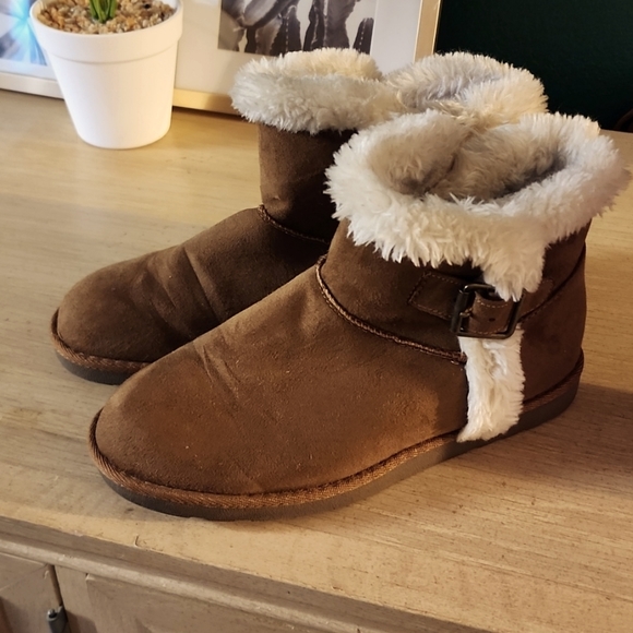 Fur boots size 7 - Picture 1 of 4